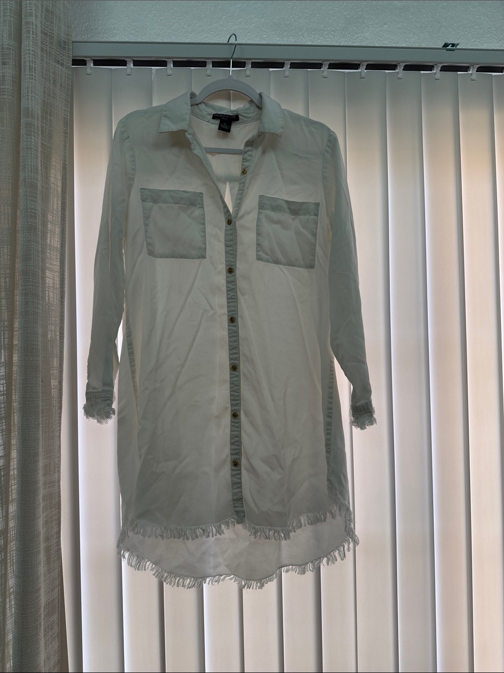 Chelsea & Theodore White Frayed-Hem Long Sleeve Shirt Dress